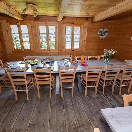 Les Planches Alpesi faház