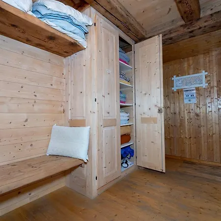 Les Planches Alpesi faház